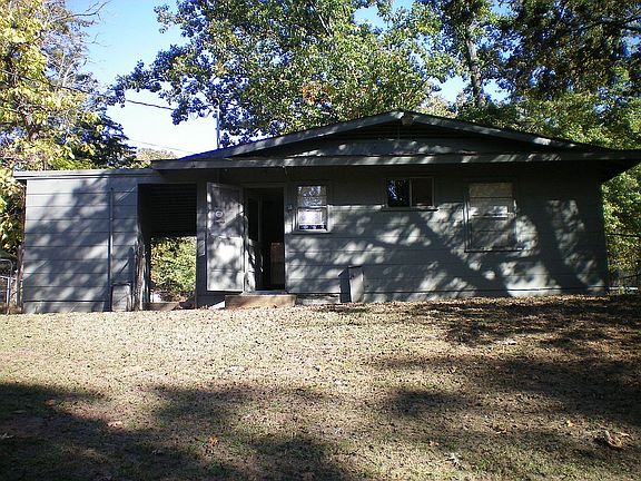2nd image of 400 Byrne St