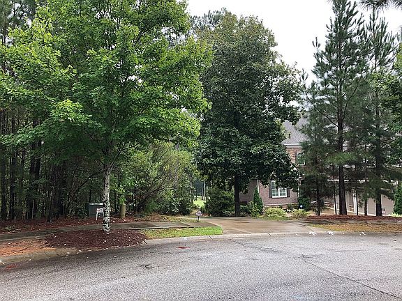 3rd image of 11 Wintersweet Cir