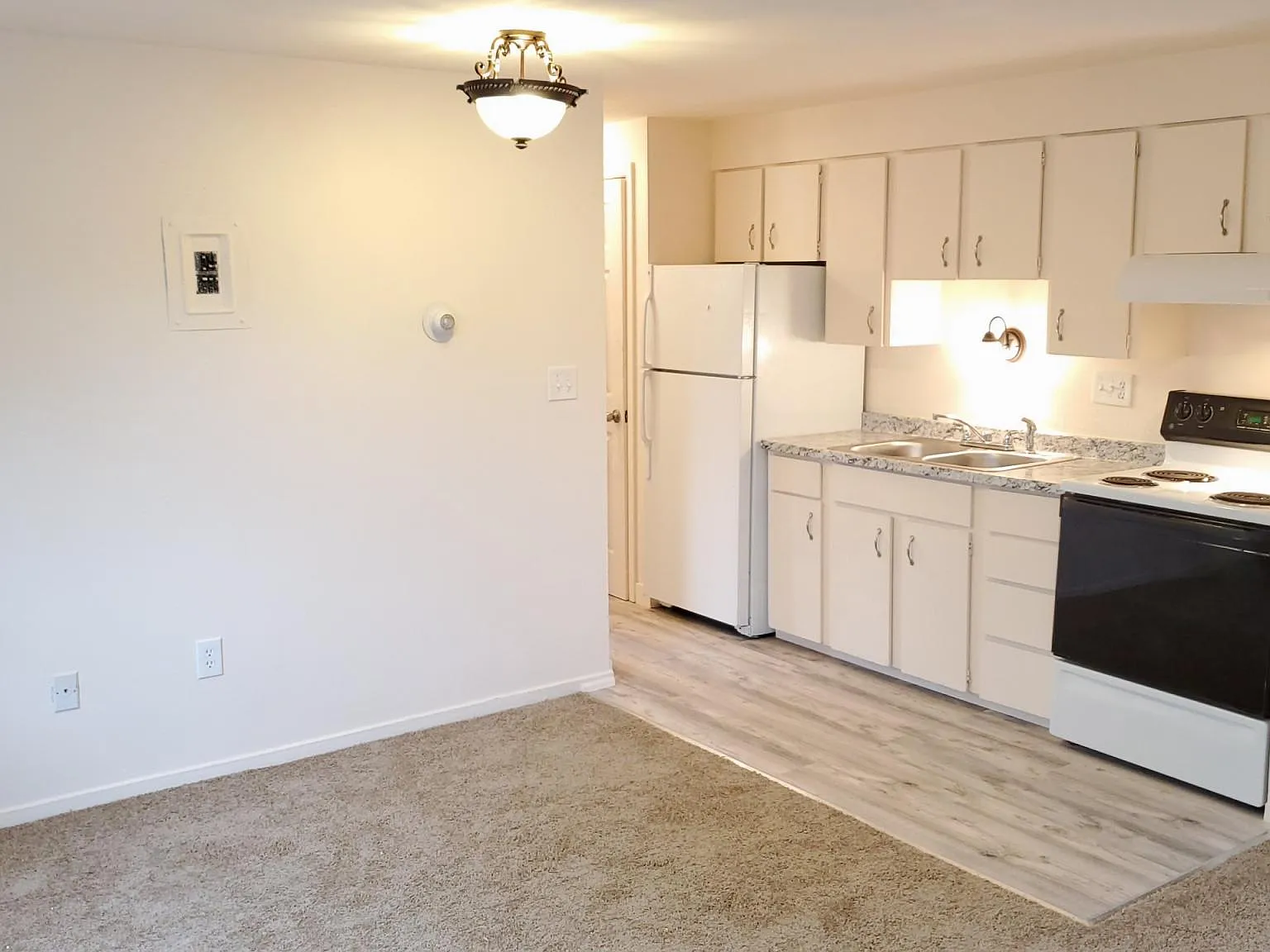 1315 N Columbine St — Photo 1