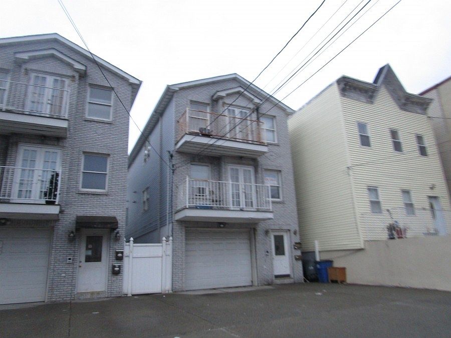 2nd image of 82 W 20th St