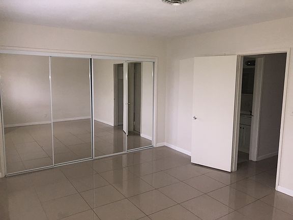 3rd image of 1017 SE 22nd Ave #203