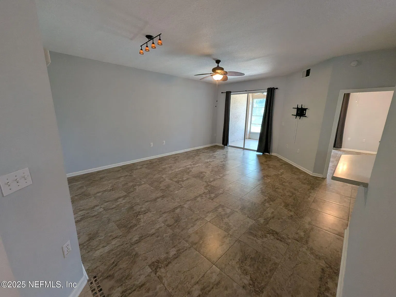 2 bed, 2.0 bath, 1138 sqft, $1,750 — Photo 3