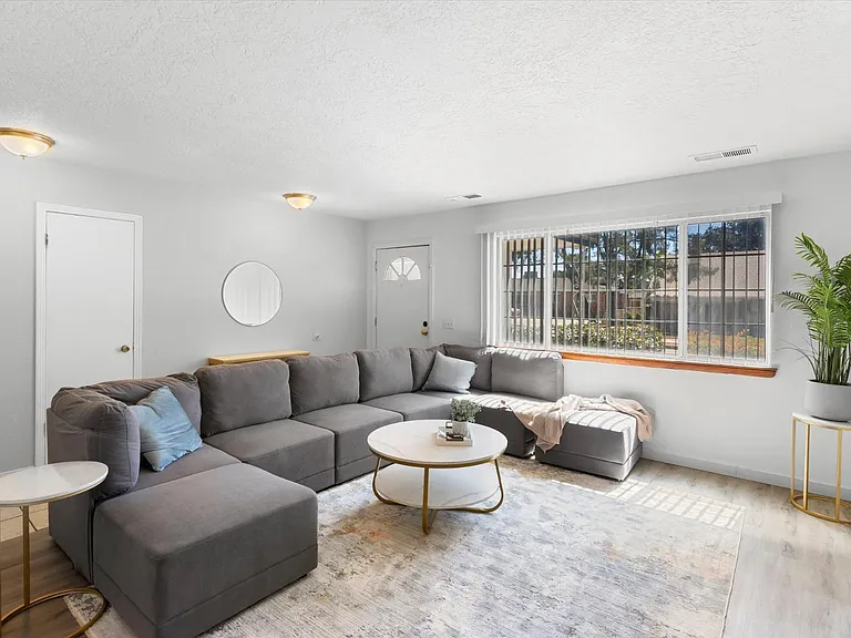 10217 Santa Paula Ave NE — Photo 5