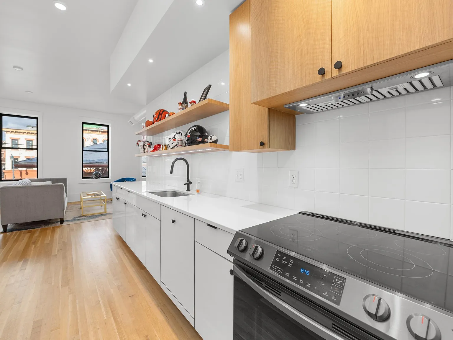 2 bed, 1000 sqft, $2,100 — Photo 2