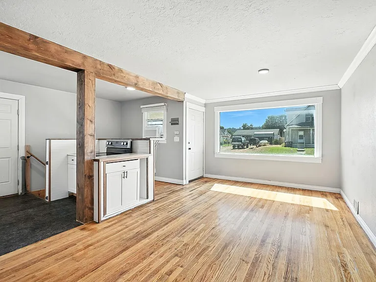 2609 E 1st Ave — Photo 3
