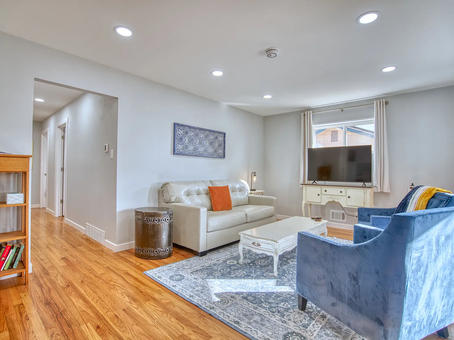 4 bed, 2260 sqft, $3,950 — Photo 4