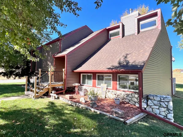914 Q St, Geneva, NE 68361