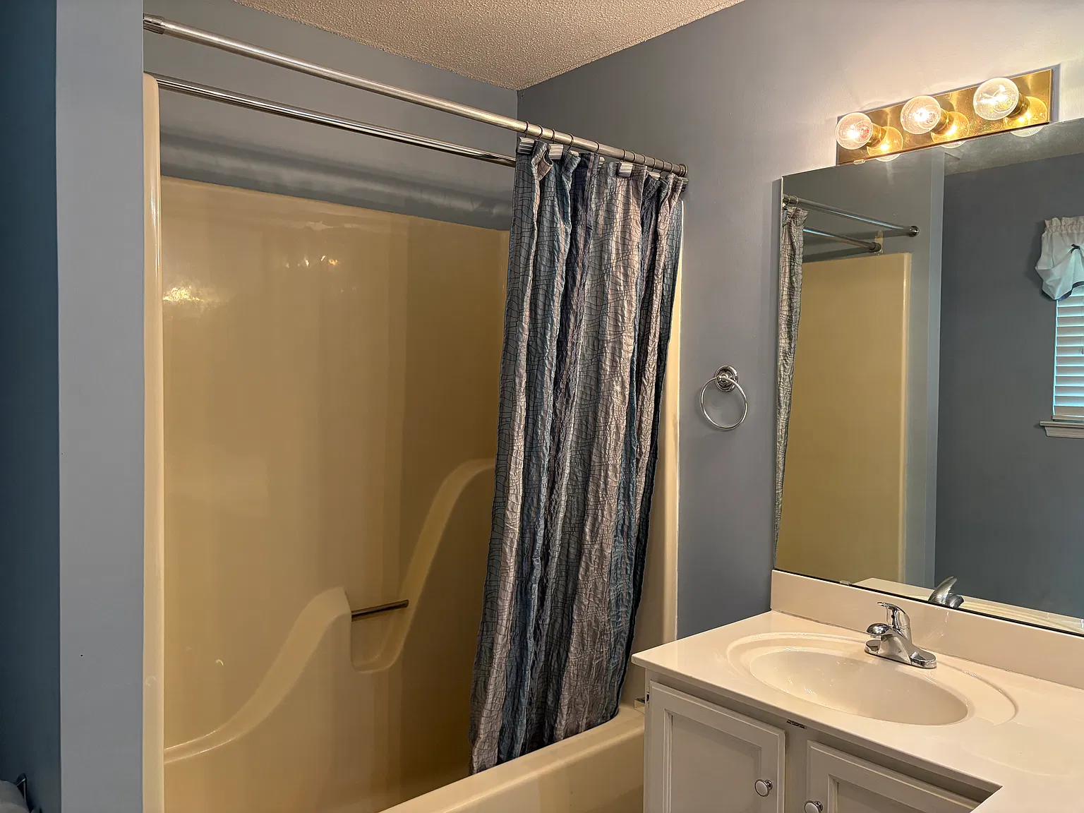 3 bed, 1176 sqft, $1,600 — Photo 4