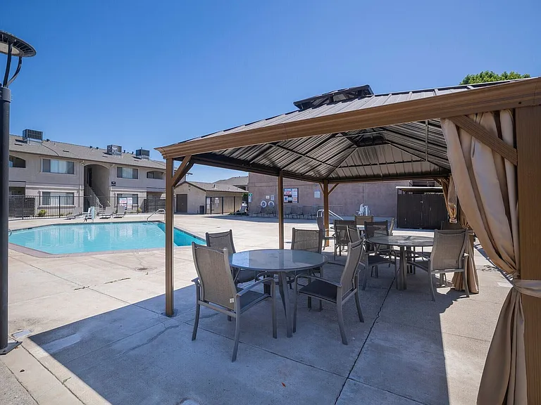 405 Eastwood Ave — Photo 13