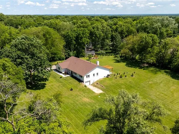 435 NE Post Oak Ln, Kansas City, MO 64118