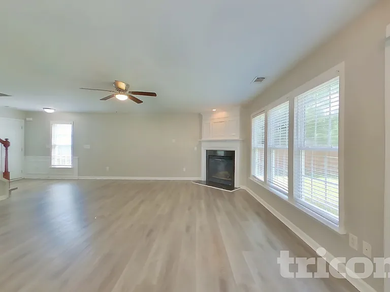 3281 Saville St SW — Photo 2