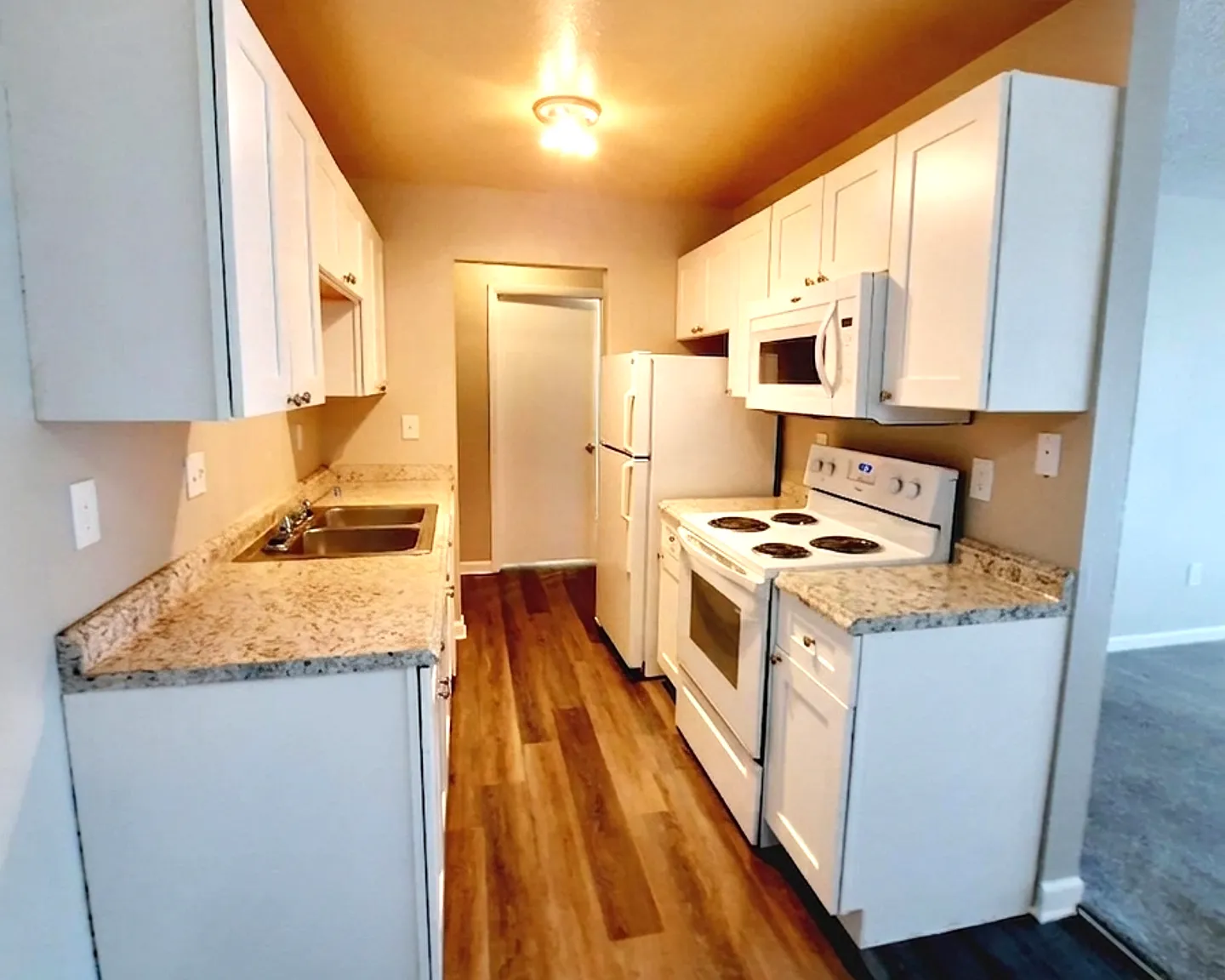 SUNDANCER APARTMENTS — Photo 2
