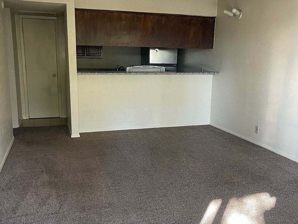 1st image of 505 Eagle Dr APT 11