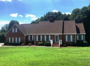 105 Meadowgate Dr, Forest, VA 24551