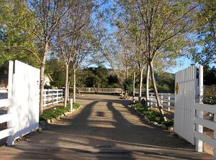 210 Burnham Rd, Oak View, CA 93022