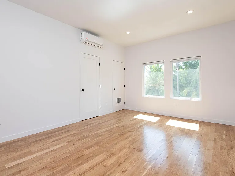 3700 W Sunset Blvd #6 — Photo 3