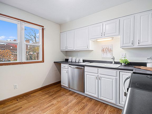 5th image of 2502 Essex Ct
