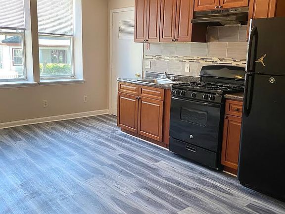 2nd image of 364 White St APT 3