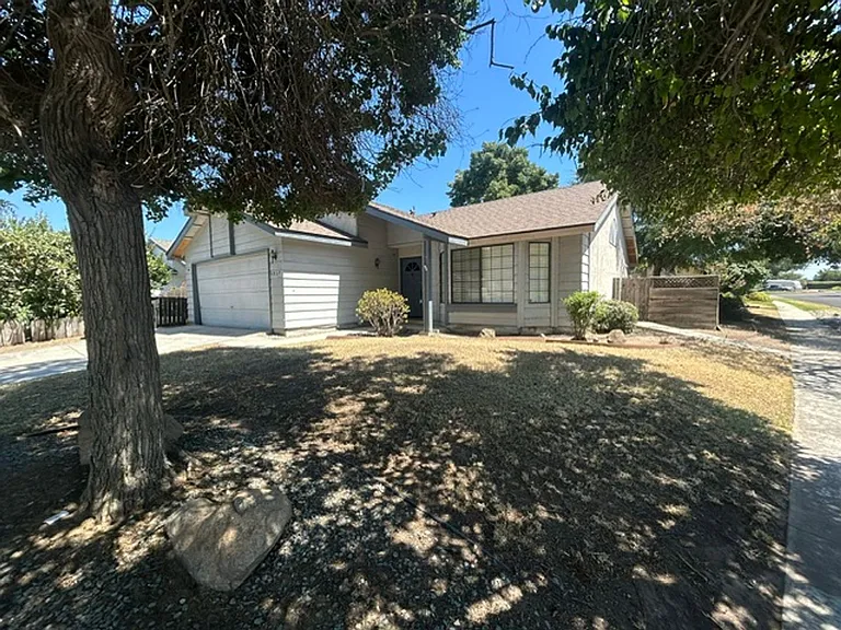 4927 W Hemlock Ave — Photo 2