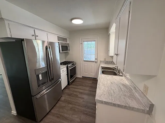3 bed, 920 sqft, $1,860 — Photo 3