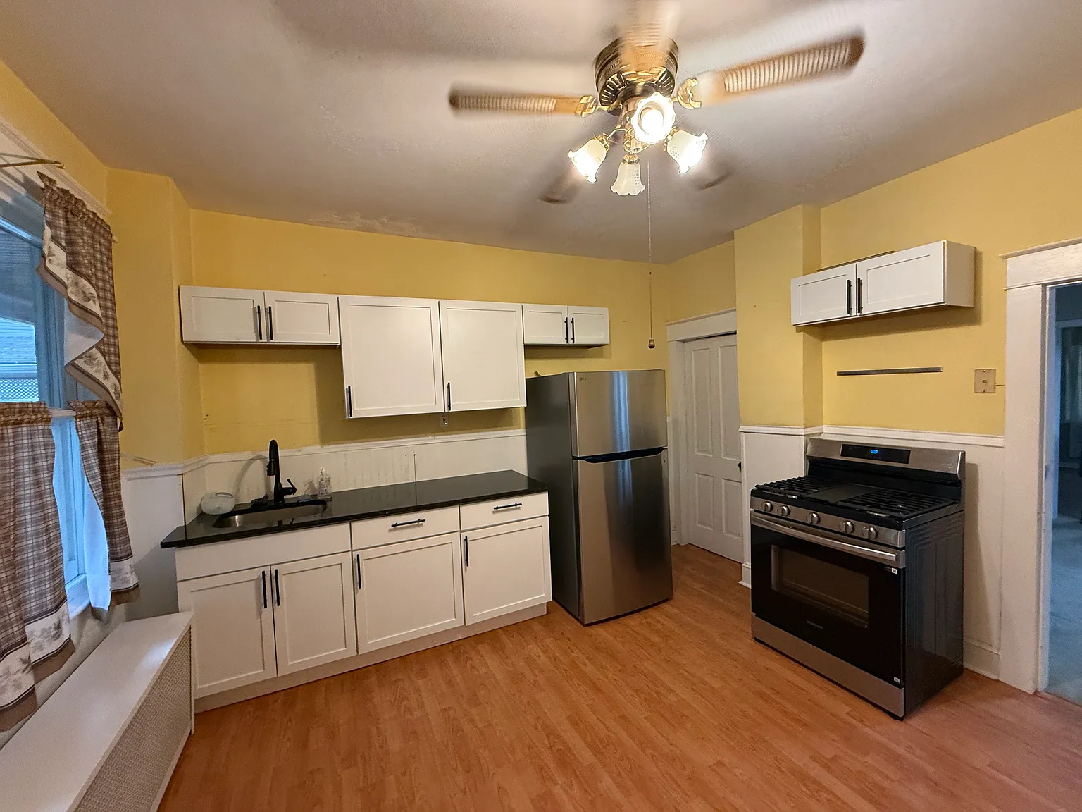 3 bed, $1,350 — Photo 4