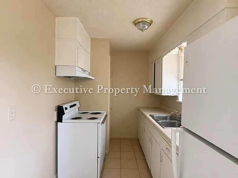 410 Sunset Ln — Photo 5