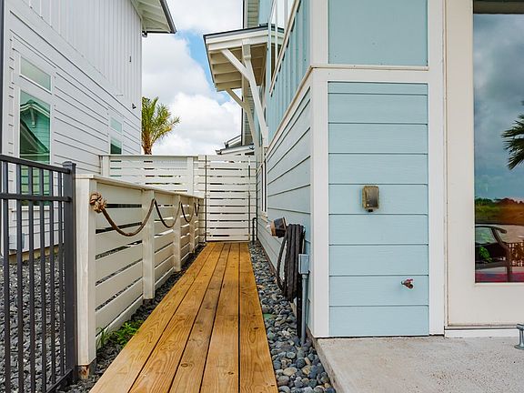 3rd image of 121 Reserve Ln