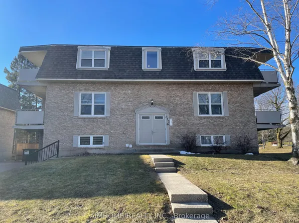 113 Westmount Rd N #4, Waterloo, ON N2L 5G5