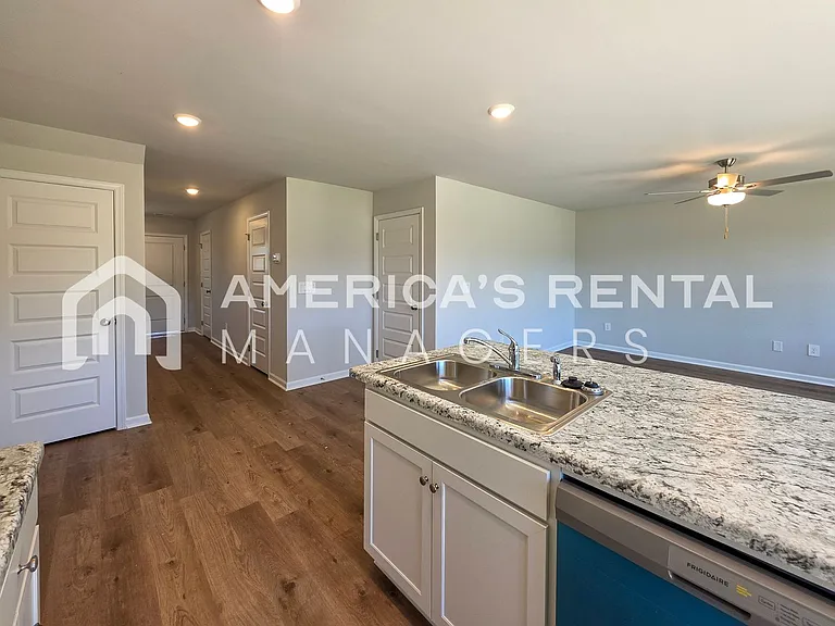 4111 Hudson Ct — Photo 16