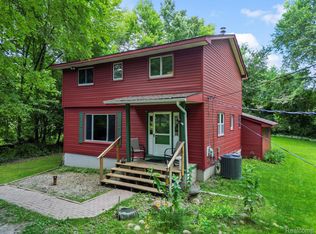 9670 Columbia Ave, Clarkston, MI 48348