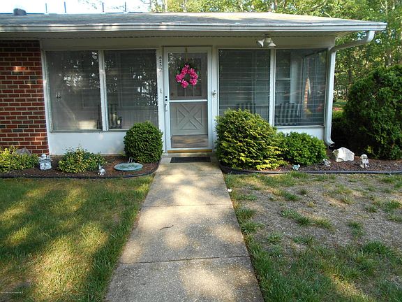 2nd image of 825D Balmoral Ct