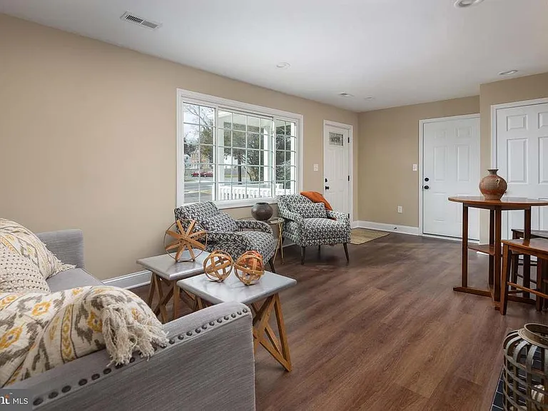 6684 Barrett Rd — Photo 12