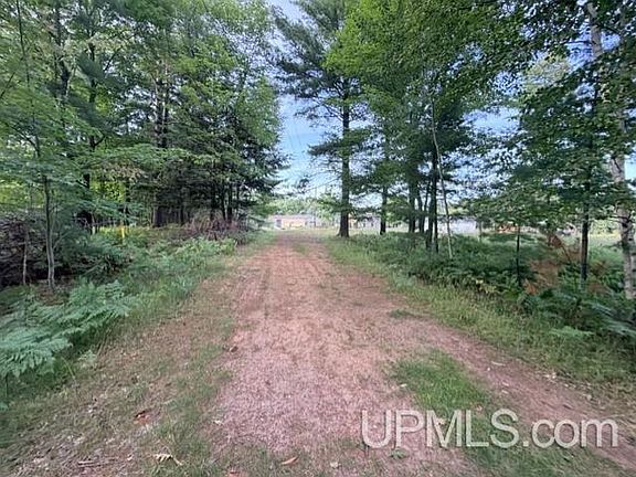 2nd image of 916 Silver Creek Rd