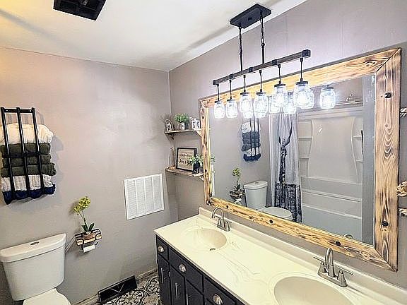Main bathroom