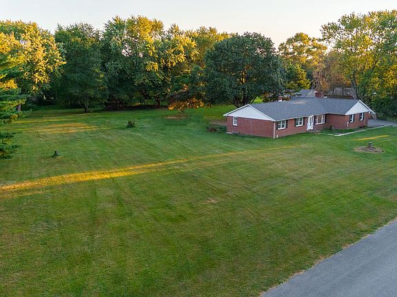 3rd image of 4 Moores Dr