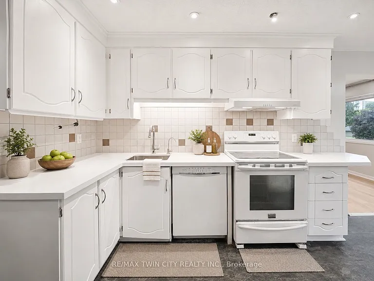 30 Green Valley Dr #110 — Photo 5