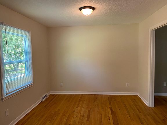 5th image of 110 Barclay Downs Dr