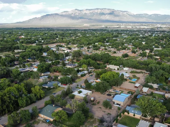 944 Western Meadows Ct NW, Albuquerque, NM 87114