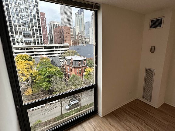 5th image of 1136 N Lasalle St #4P