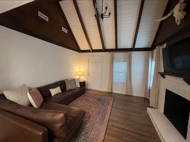 809 Bryant Rd — Photo 3
