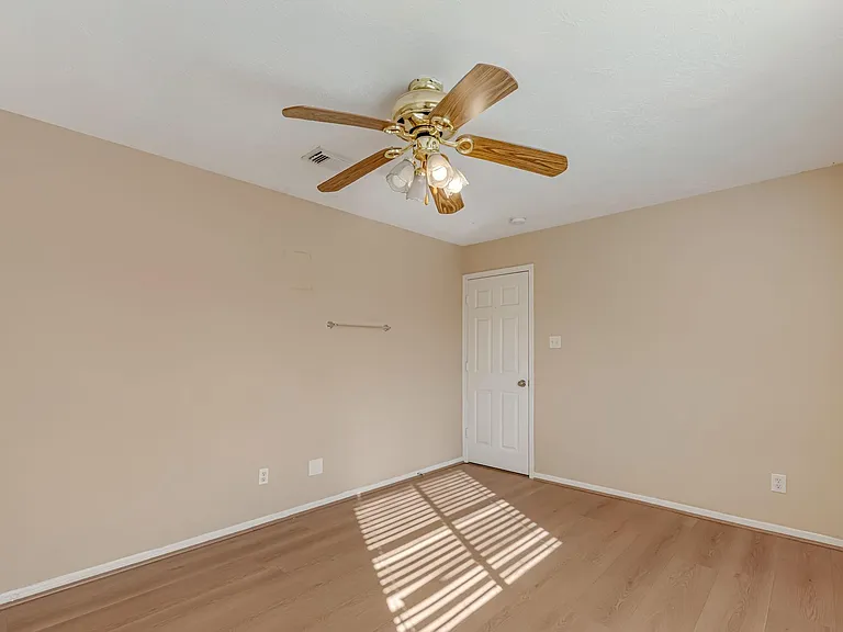 914 Chapwood Ct — Photo 16