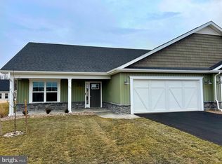 315 Dripping Spring Dr, Hedgesville, WV 25427