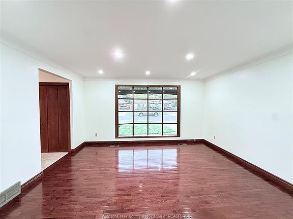 3rd image of 9495 Beachdale Rd