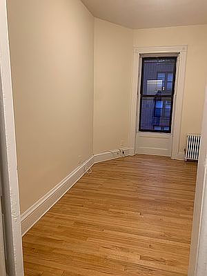 3rd image of 113 W 70th St #5A