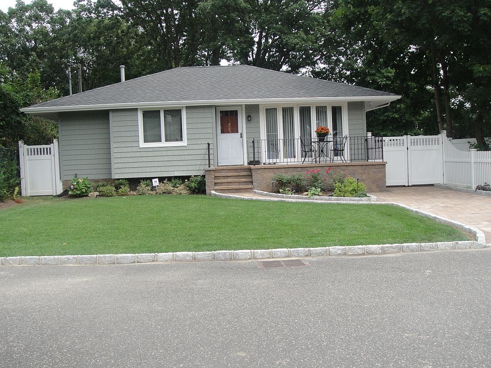 1st image of 285 W 3rd St