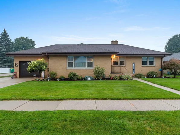 1237 Bond St, Green Bay, WI 54303