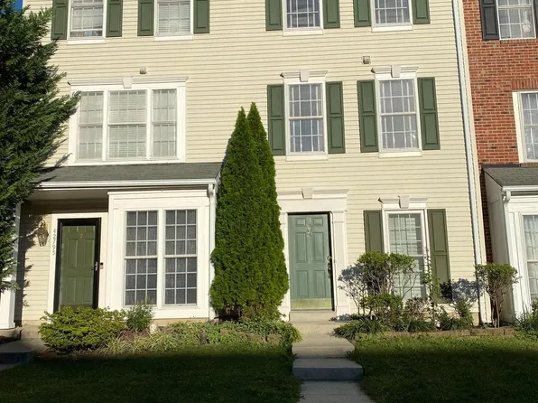42793 Pilgrim Sq, Chantilly, VA 20152