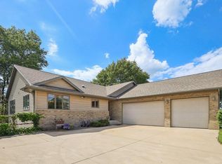 2912 Bluebird Dr, Portage, WI 53901