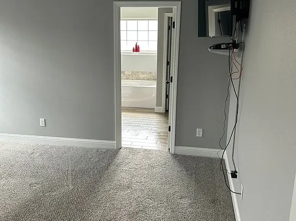 919 McKenzie Cir, Webb City, MO 64870