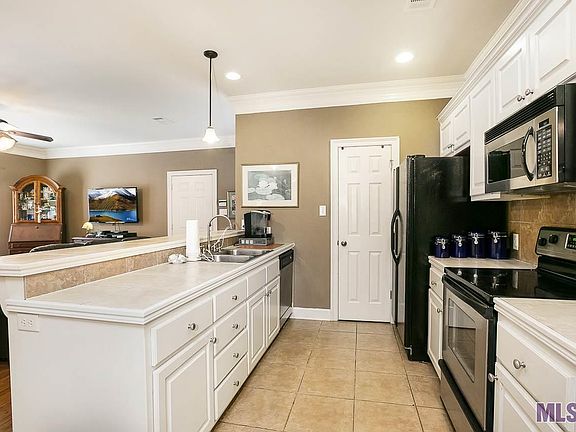 5th image of 15158 Villa Ct E